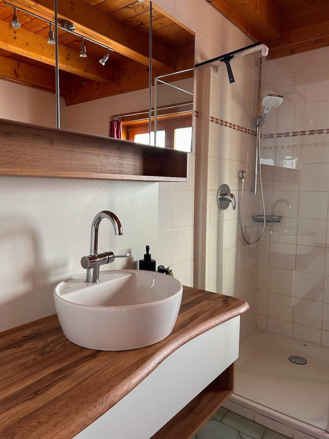Foto 11 von 22: Ferienhaus, Dusche, 2x Wc, 2 Schlafräume