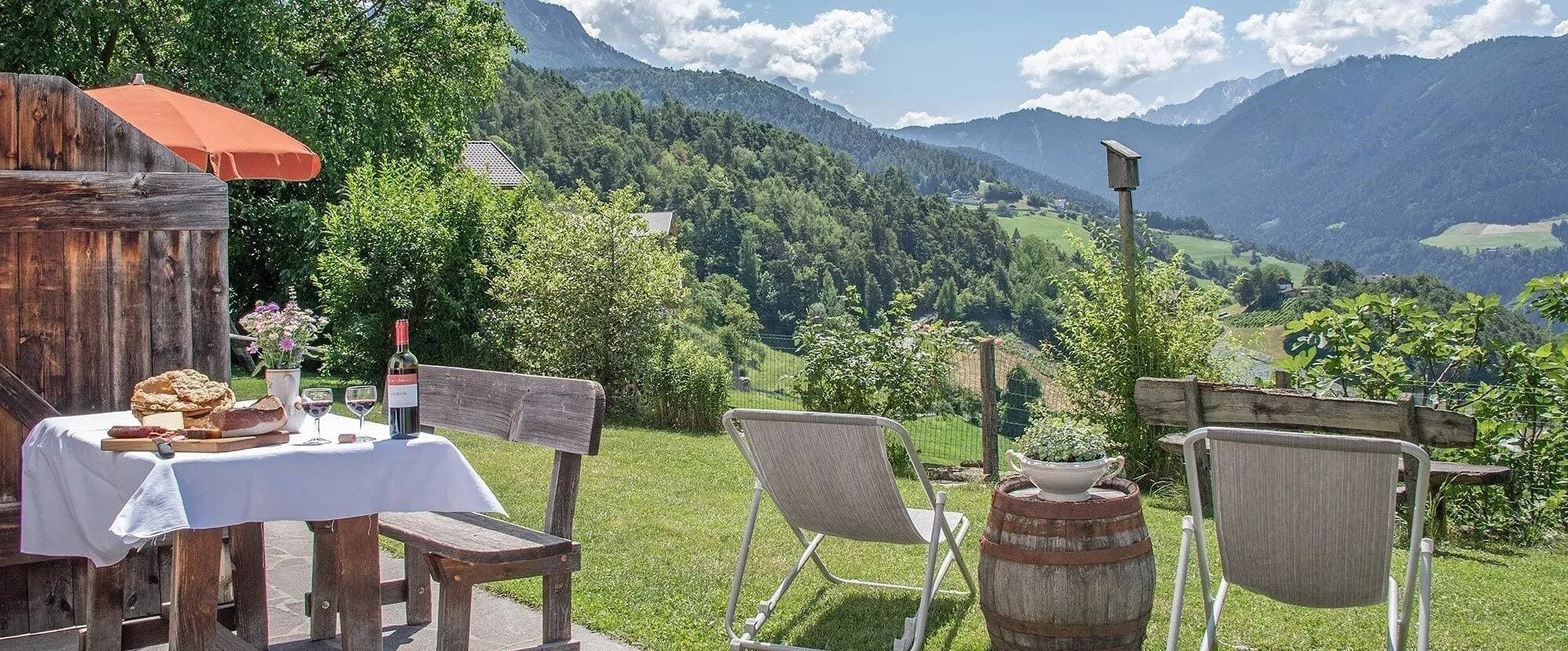 Foto 8 von 15: Apartment „Zimmer Tschafon Wieserhof“ mit Bergblick, privater Terrasse und WLAN
