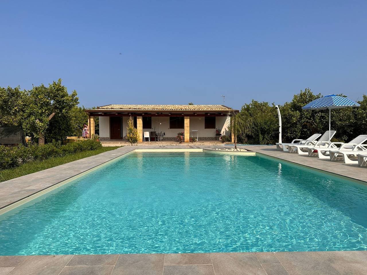 Foto 5 von 33: Villa Lorenzo mit privatem Garten, Whirlpool und WLAN