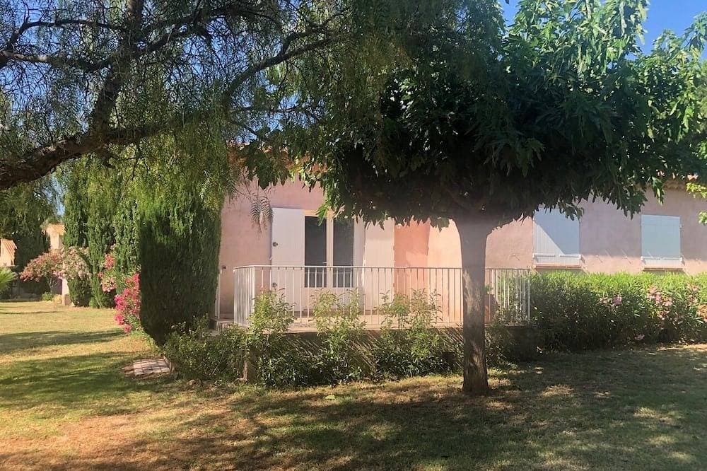 Apartment in semi-detached villa in the countryside and 400 metres from the sea 1