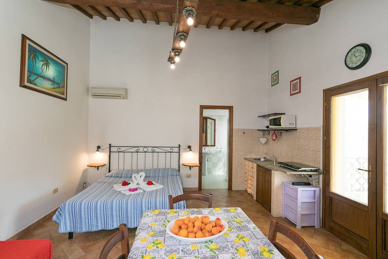 Foto 7 von 24: Bauernhof "Il Pino - Monolocale Lavanda" mit Gemeinschaftspool, privater Terrasse und WLAN