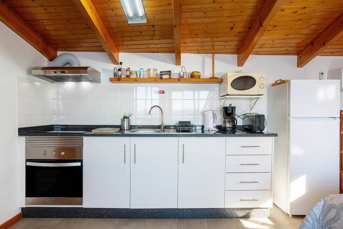 Foto 6 von 25: Ferienwohnung 'The Wave House - Oceanfront' mit Meerblick, Wi-Fi und Klimaanlage