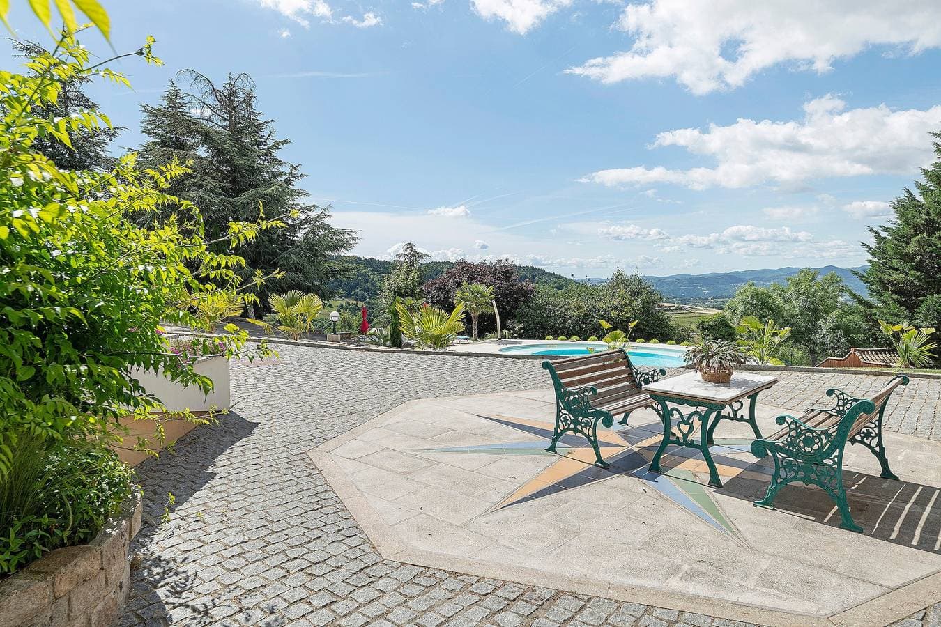 Foto 11 von 24: Ferienhaus „Bergerie am Domaine de Cabu“ mit Bergblick, Gemeinschaftspool und WLAN