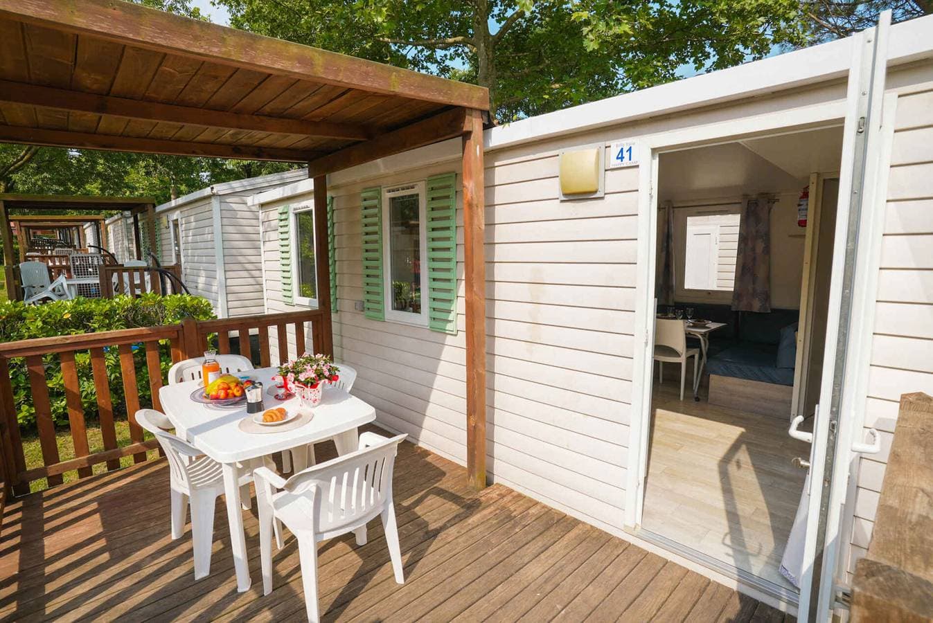 Foto 5 von 49: Mobilehome mit Klimaanlage, Terrasse und Pool