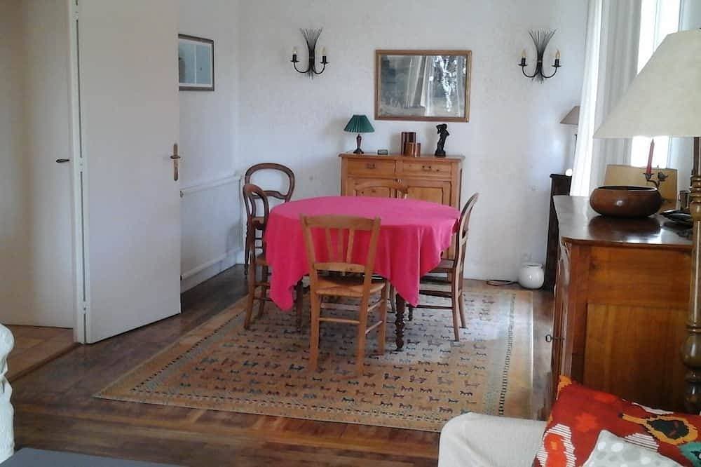 Foto 7 von 30: Haus mit Ummauerten Garten