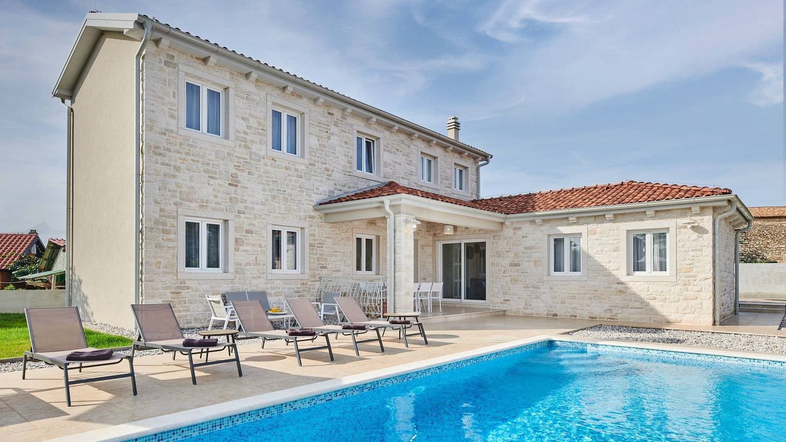 Schöne Villa Leon mit Pool 1