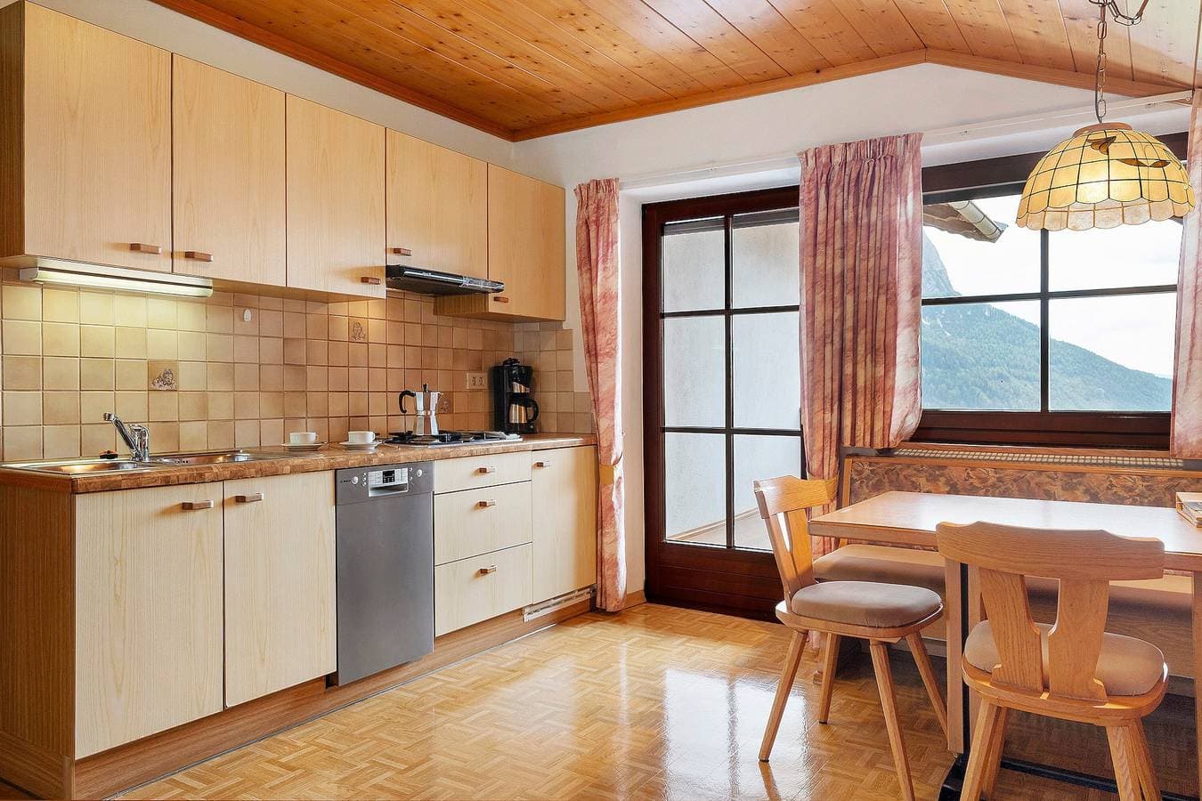 Foto 9 von 50: Apartment 'Schönblick' mit Bergblick, Gemeinschaftspool und WLAN