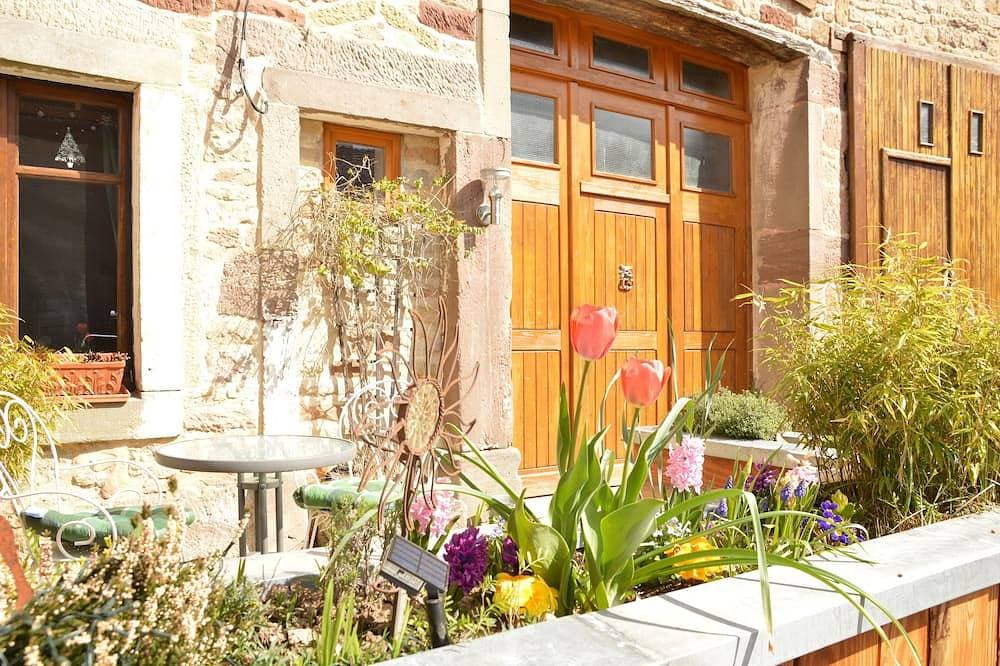 Foto 10 von 30: Kleines rustikales Häuschen mit Terrasse u. Hochgarten in Ortsrandlage