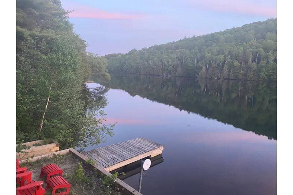 Foto 9 von 26: Lac Lola Waterfront Cottage 45 min from Ottawa