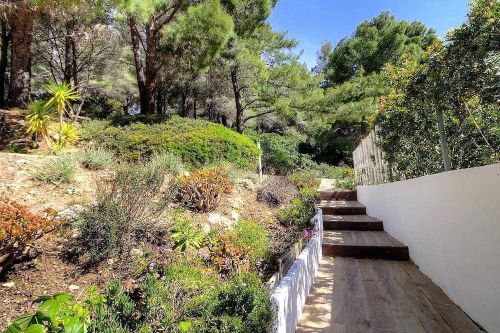 Foto 13 von 30: A blue garden - Saint Florent