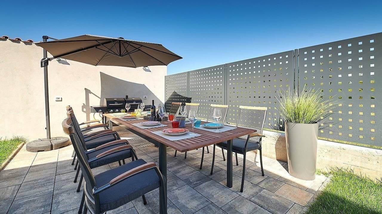 Foto 10 von 40: Elegante Villa Dolcea mit Swimmingpool