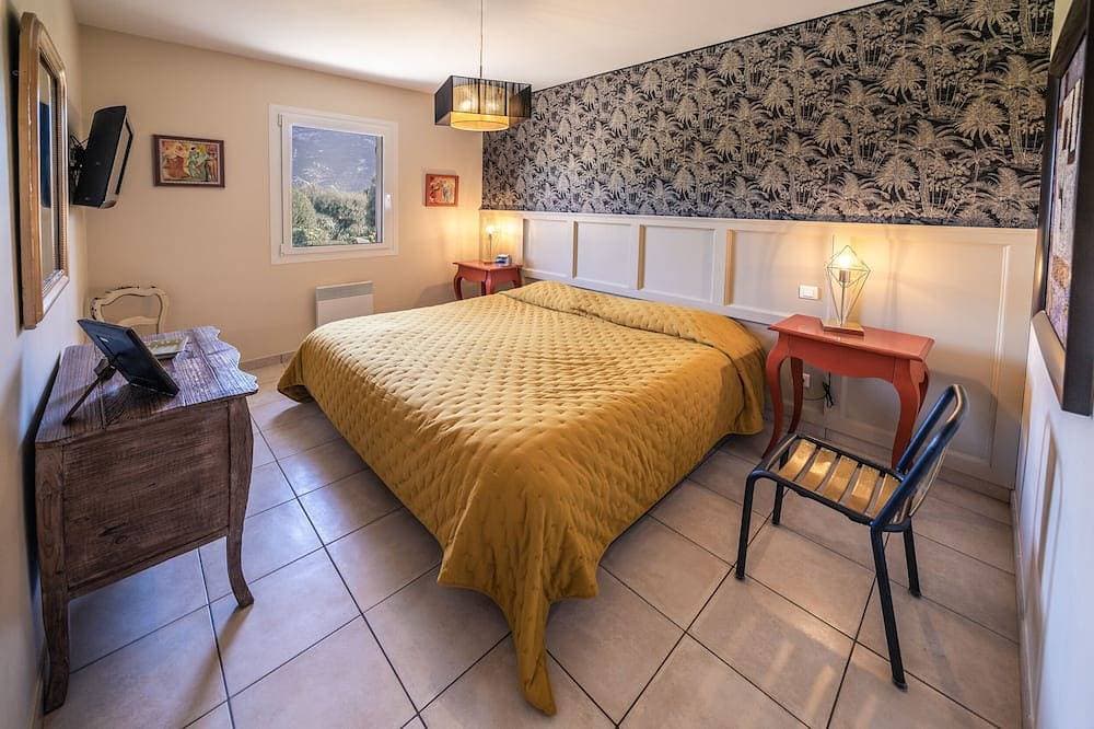Foto 2 von 30: Villa de Charme Face au Ventoux, à 1km du Village Avec Piscine Chauffée