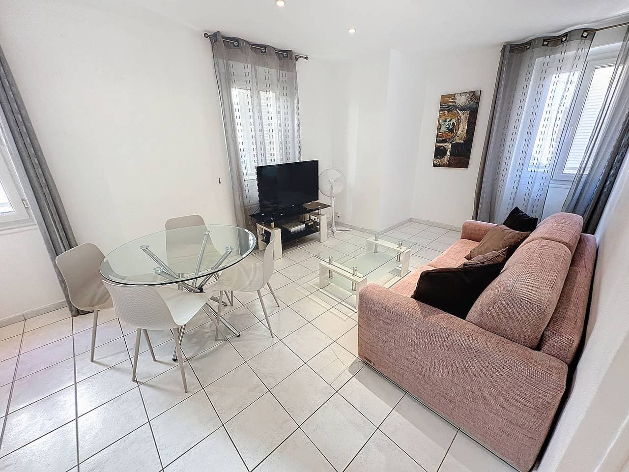 Foto 4 von 13: Central 1 bedroom Riouffe 206 2 mins from Palais