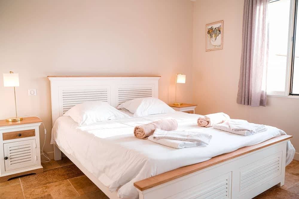 Foto 2 von 25: Luxuriöse 2-Bett-2-Bad-Villa mit beheiztem Pool auf Weingut Weingut