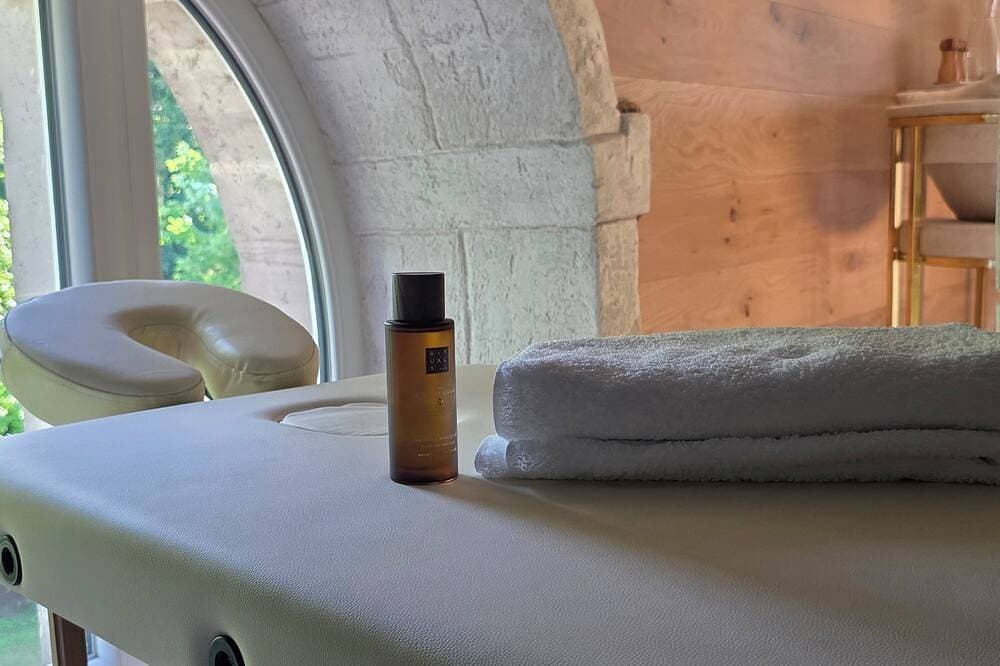 Foto 10 von 18: Chalet des Loups - \"Le refuge\" luxury wellness suite