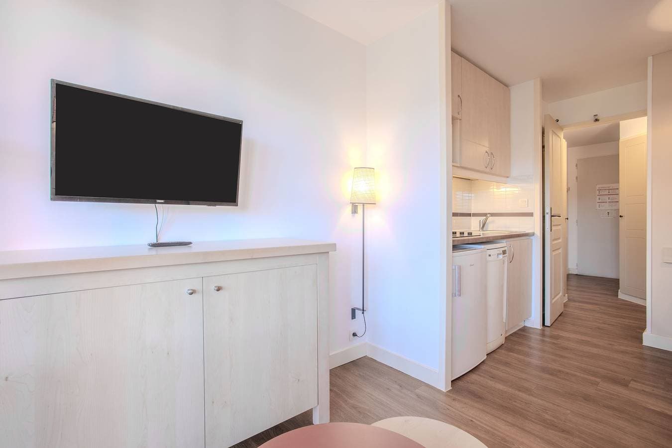 Foto 12 von 32: Einzimmerapartment 'Cap Esterel' mit Bergblick, Gemeinschaftspool und Klimaanlage