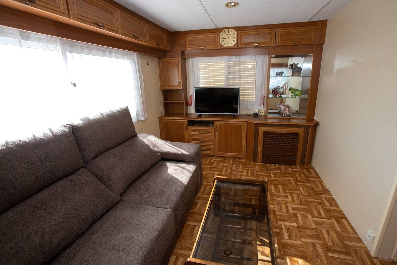 Foto 8 von 37: Wohnwagen 'Mobilhome Mit Garten Und Pool' mit Gemeinschaftspool, WLAN und Klimaanlage