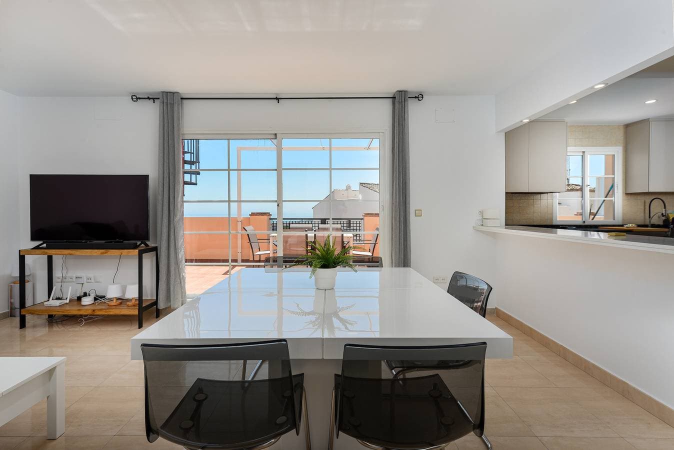 Foto 10 von 35: Duquesa Regent Penthouse 2435  Sea-view Duplex