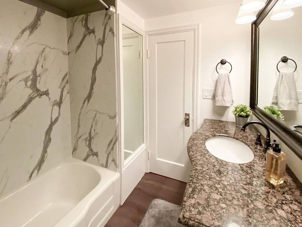 Foto 2 von 22: Stylish 2-bedroom Home in Downtown Vancouver