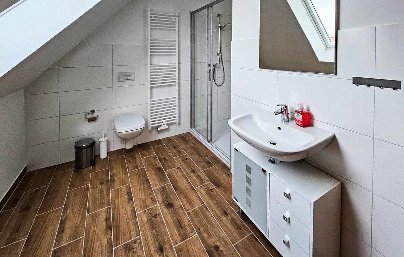 Foto 10 von 19: Geräumige 175 m² große Wohnung mit WLAN, Fernseher und Küchenausstattung