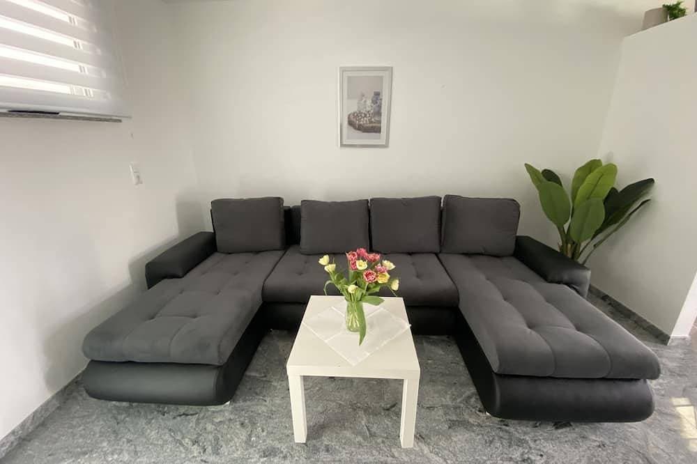 Foto 6 von 13: Moderne, helle Ferienwohnung mit Blick auf weite Landschaft; Parkplatz vorhanden