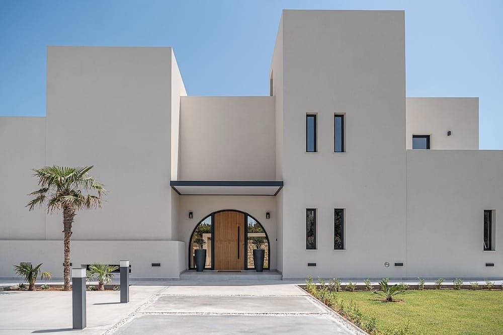 Nemia luxury villa, 7 Bdr, 7 Br, pool & kiddie pool, beautiful sea views. 1