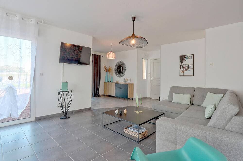 Foto 9 von 28: Stunning home in Créances with WiFi