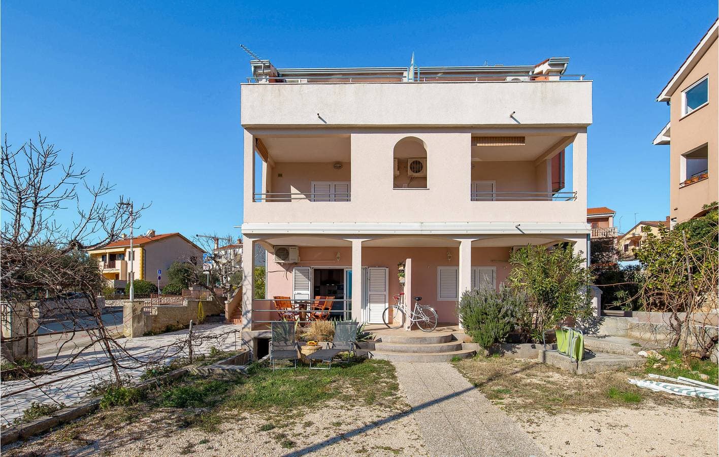Gemütliche Ferienwohnung mit Terrasse in der Nähe eines Bistros und der Küste in Cres 1