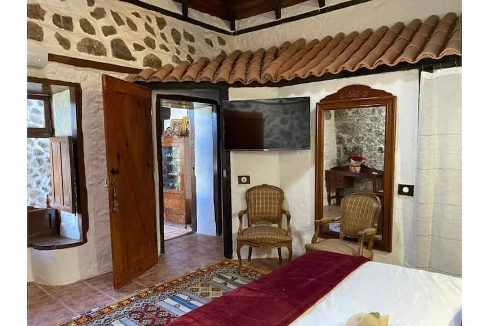 Foto 2 von 30: Traditionelles kanarisches Haus (1940) mit Blick auf den Teide