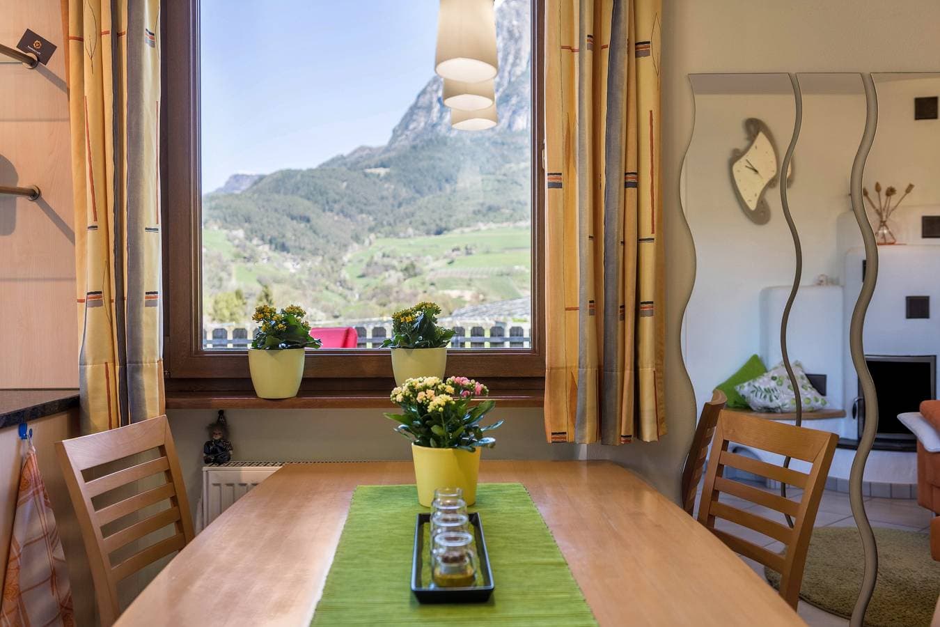 Foto 3 von 36: Ferienwohnung 'Schlernblick' mit Bergblick, Garten & WLAN