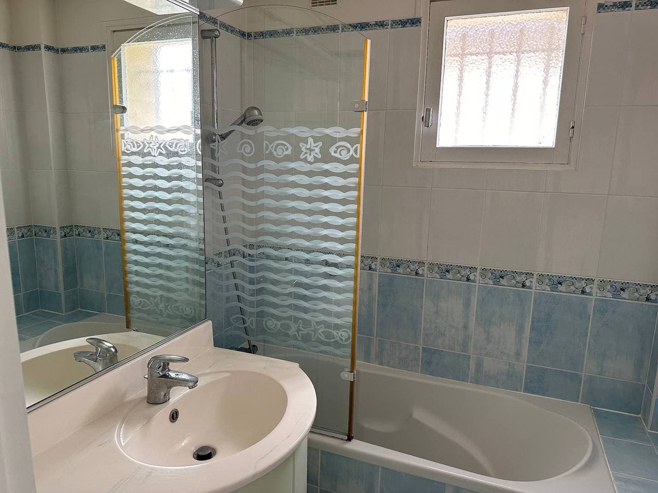 Foto 8 von 13: 2-Zimmer-Wohnung mit Meerblick, Loggia, Parkplatz und voller Ausstattung