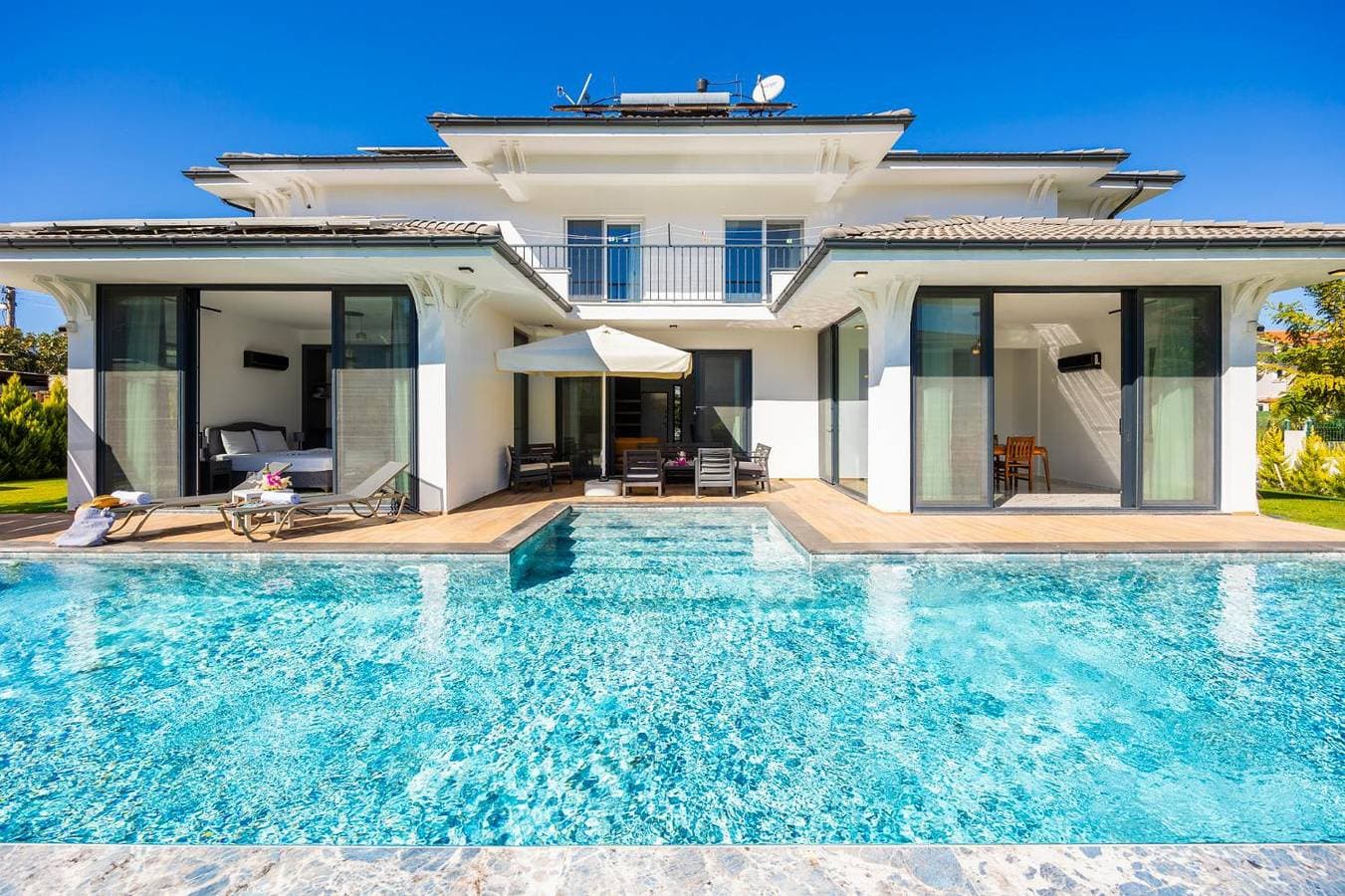 Foto 2 von 25: Villa für 8 Personen mit Garten