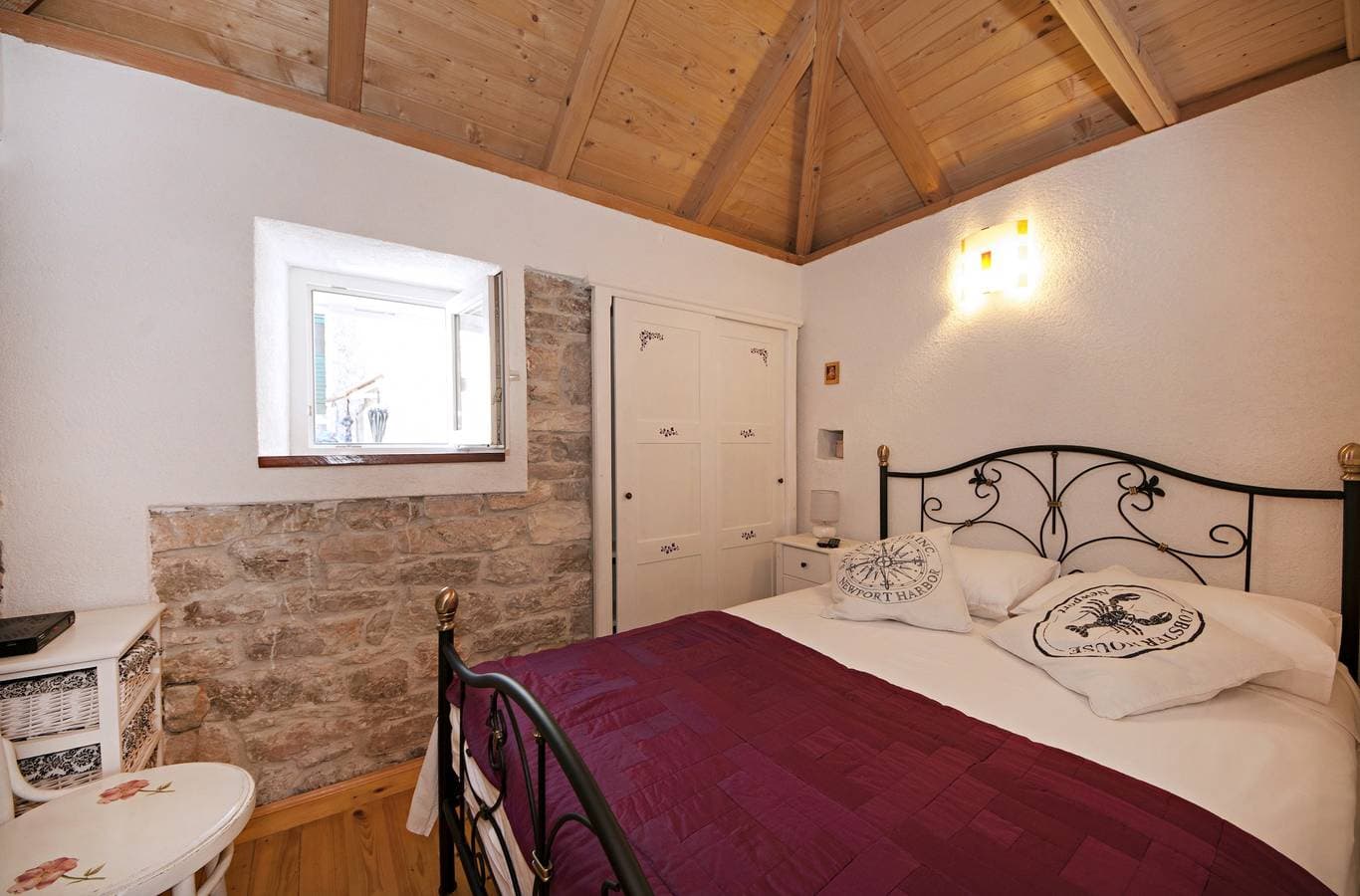 Foto 10 von 12: 1-Zimmer-Haus mit Klima Maslinica (Solta) K-13965
