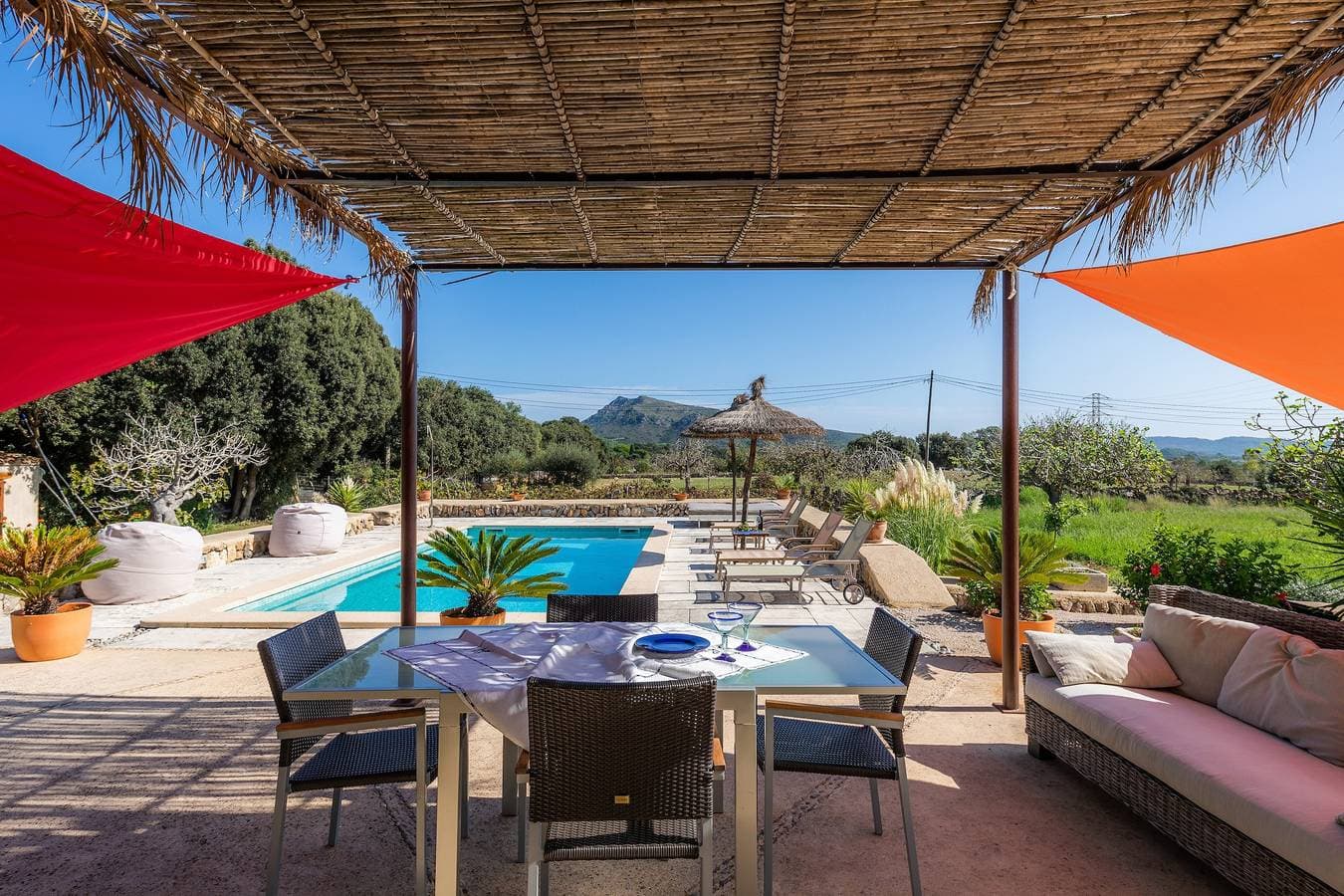 Foto 5 von 27: Ferienhaus Son Frare mit Bergblick, WLAN, Garten, Pool, Balkon und Terrassen; Parkplätze vorhanden