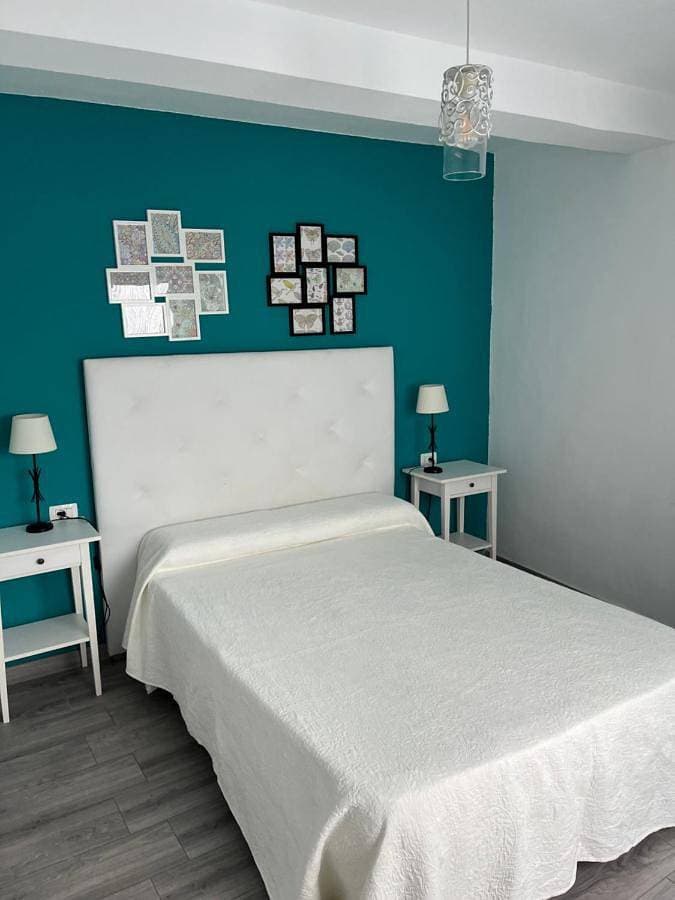 CORNELIAS HOME 7 between LAS VISTAS & LOS CRISTIANOS BEACH 1