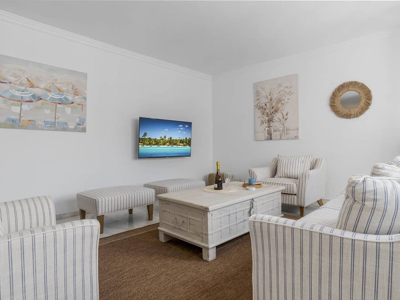Foto 3 von 48: Ferienwohnung für 4 Personen mit Pool