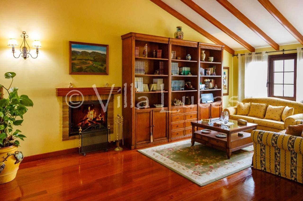 Foto 4 von 43: Three-Bedroom Townhouse