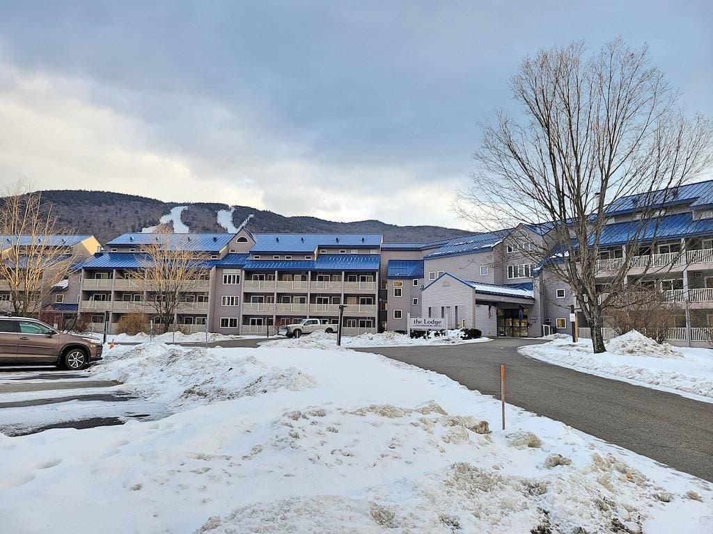 Foto 12 von 16: Kitchen, AC, deck, mountain view, pool, ski shuttle. Lc213 by Lrs
