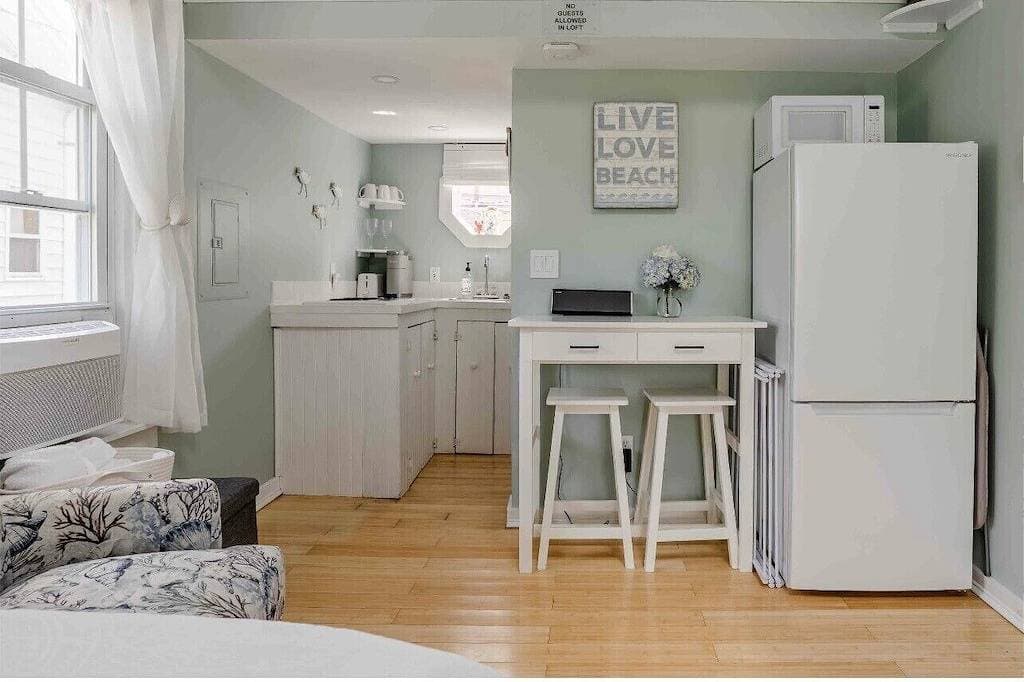 Foto 5 von 14: Charming Pine Point Oob Beach Cottage Kleines Haus, nur wenige Schritte vom Strand entfernt