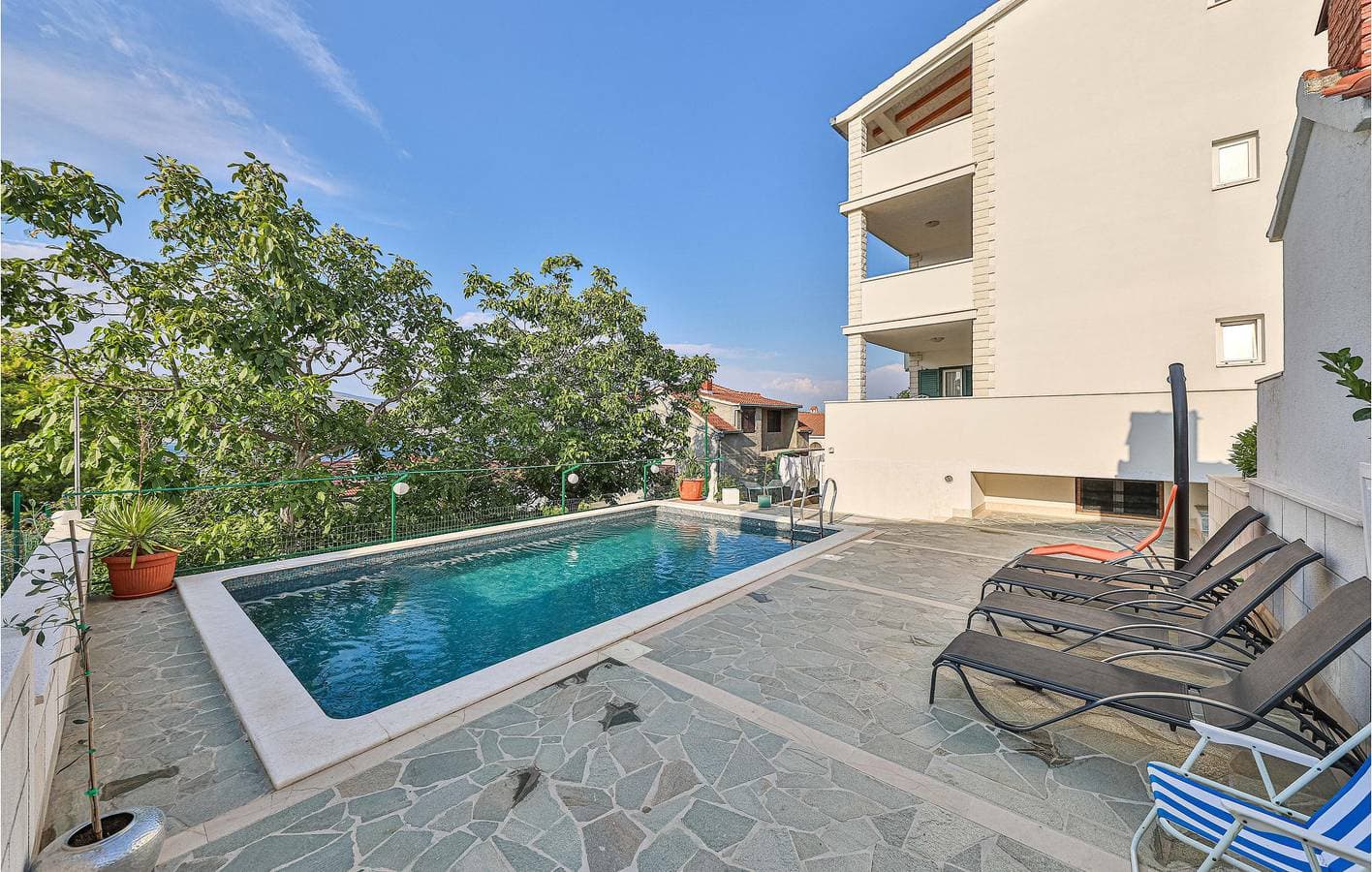 Foto 10 von 23: Apartment mit Meerblick, Pool und Terrasse, 700 m vom Strand entfernt