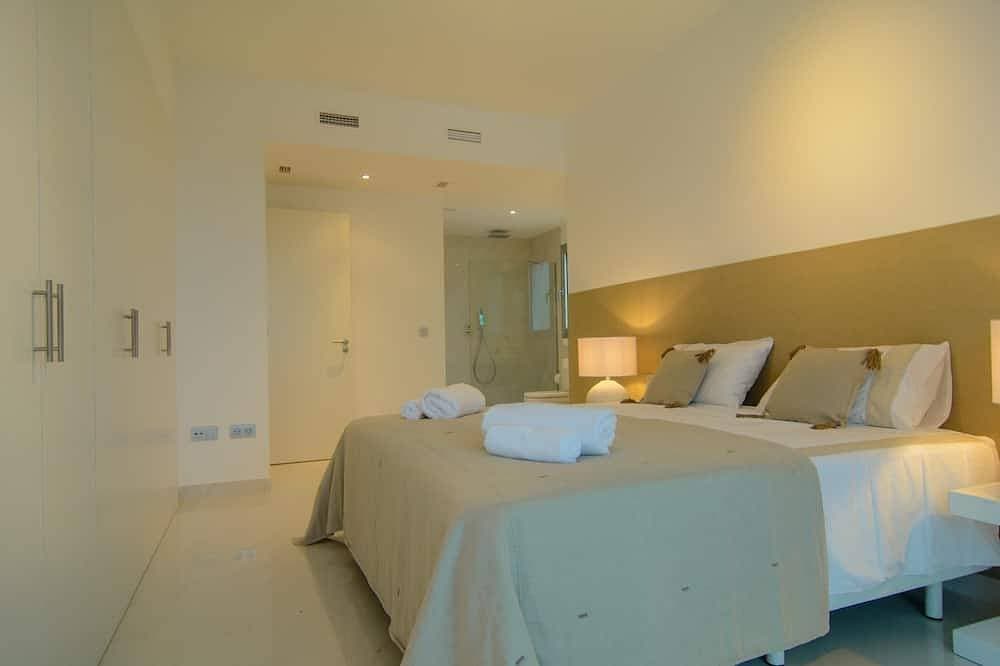 Foto 4 von 30: Luxus-Design-Apartment 3 Schlafzimmer, Terrasse & Pool nahe Strand