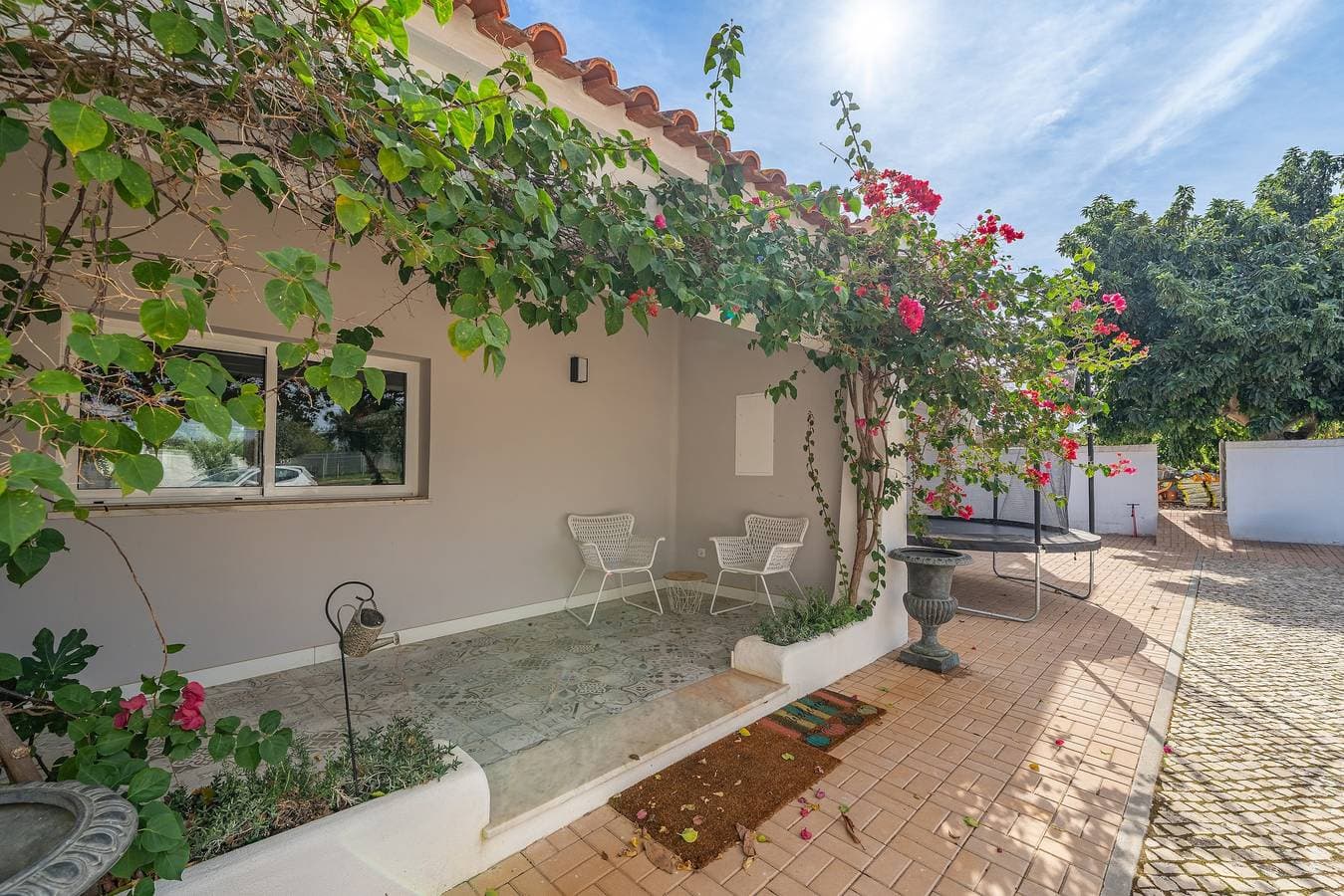 Foto 9 von 32: Zimmer 'Orange Blossom Grove - 3' mit gemeinsamer Terrasse, WLAN und Klimaanlage