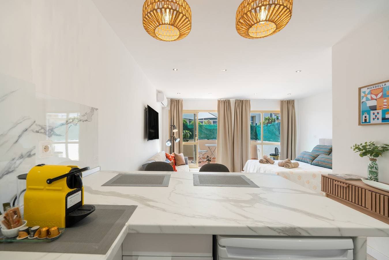 Foto 3 von 36: Apartment 'En Elviria' mit Gemeinschaftspool, WLAN und Klimaanlage