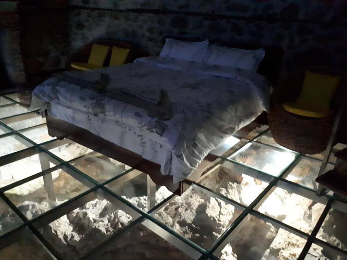 Nuci's Home glass floor 1