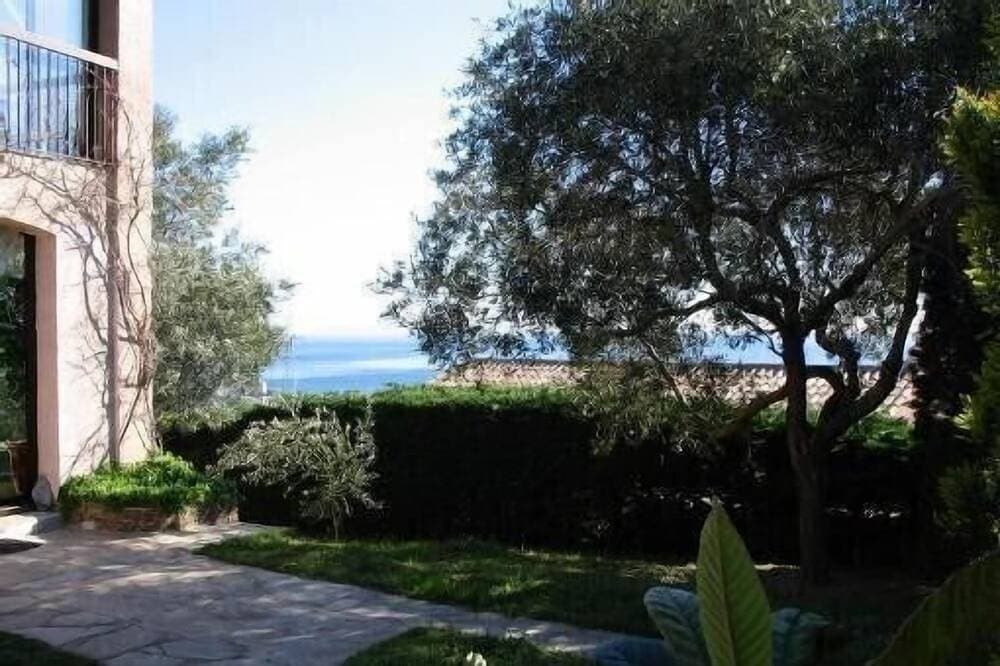Foto 6 von 30: Herrliche Ferienwohnung im Gartengeschoss einer Villa, 70 m², für 4, Meerblick