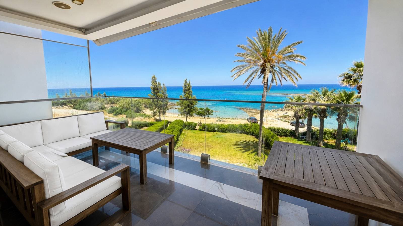 Foto 2 von 22: Trident Luxury Beach Apt