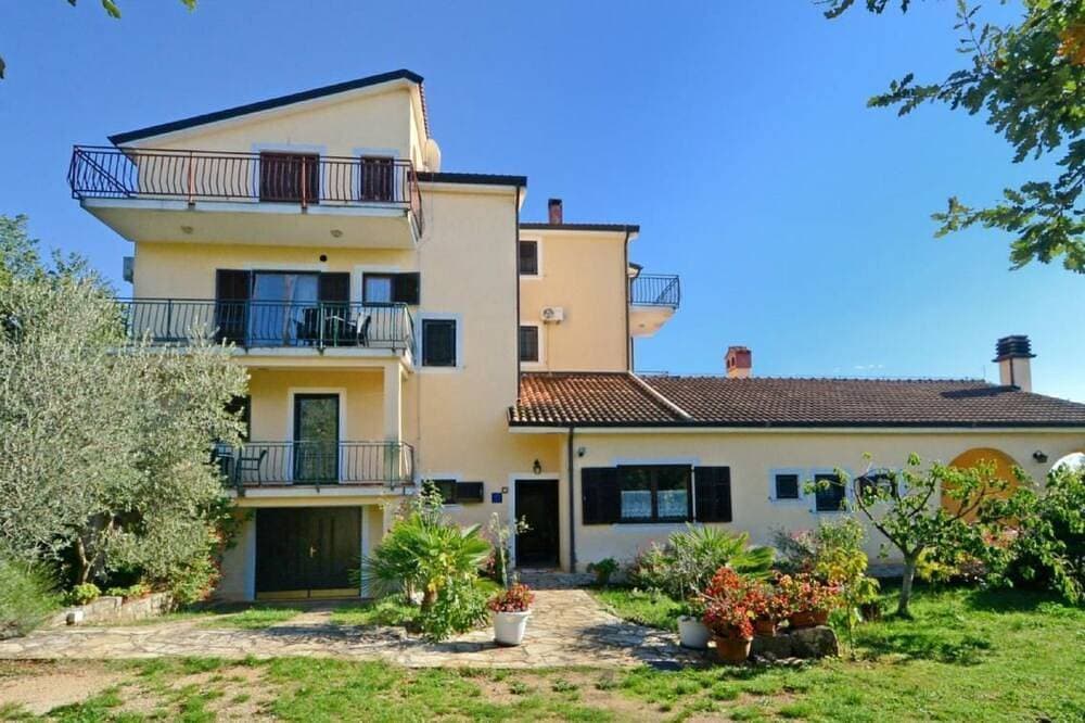 Foto 10 von 30: Nettes Appartement in Valica mit Großem Garten