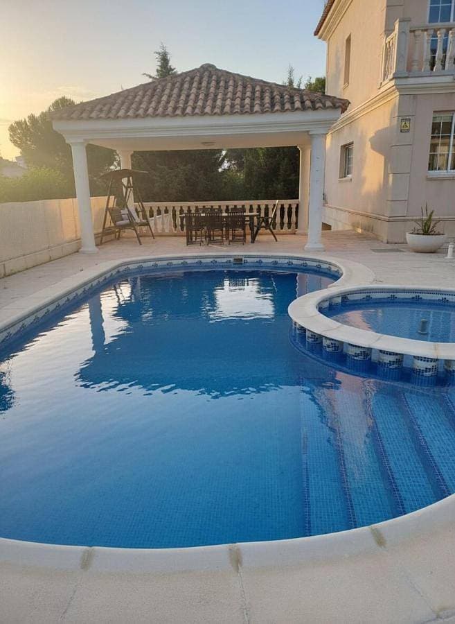 Foto 3 von 30: Villa with Private Pool
