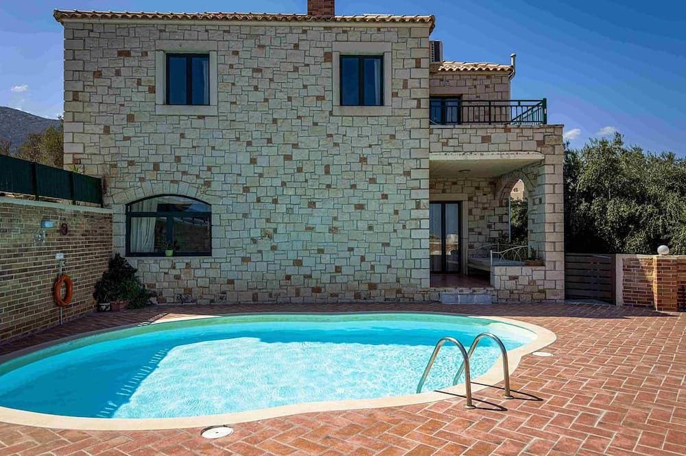 Niriides Villas | Amfitriti |  Villa 4-bedrooms with private pool 1