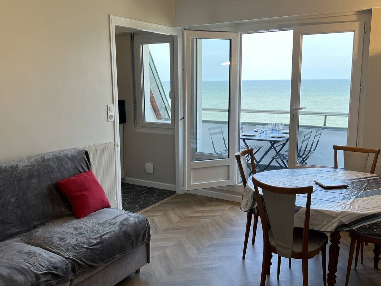 Foto 2 von 16: Studio mit Kabine und Parkplatz nahe am Strand